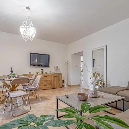 Dom wakacyjny Eden House *