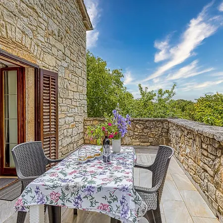 Holiday home Eden House *