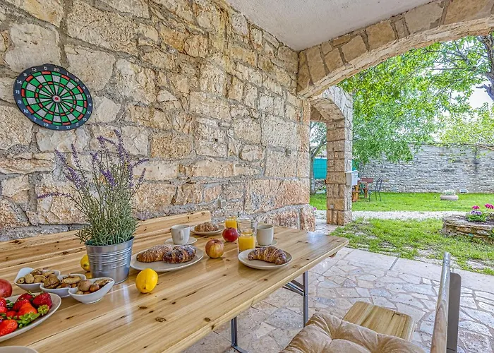 Nyaraló Eden House *